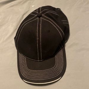 Black/white thread baseball hat